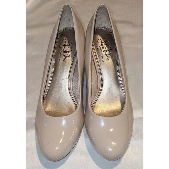 Life Stride Soft system Parigi Nude Taupe Patent Look 2.6" Heels Size 8.5M - Picture 3 of 8